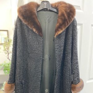 Vintage Beauty! Black marled fur w contrast collar